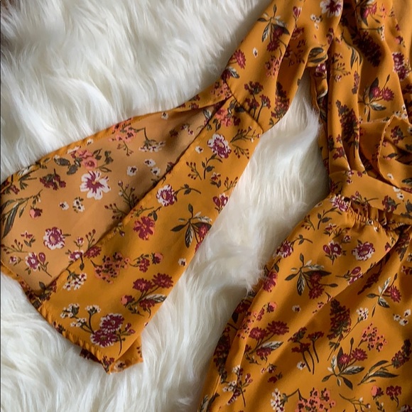 Beautiful Floral Romper - Picture 4 of 4